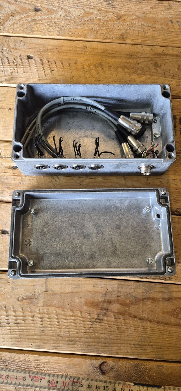 Alimentation électrique: Aluminium Switch Box – D'occasion à Buttisholz par REX001 7