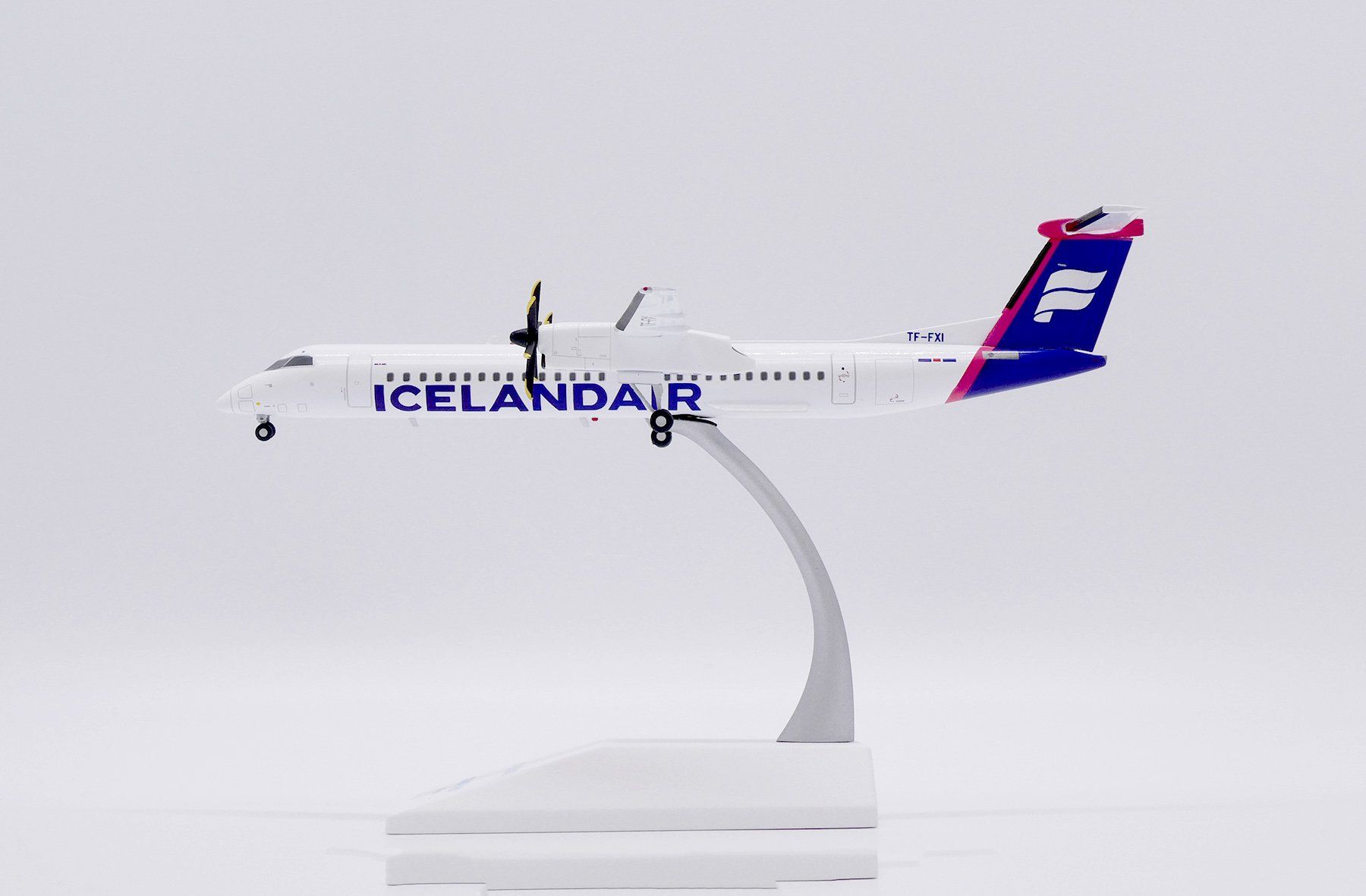 Kit di modellismo & Modellini statici: DASH 8-Q402 ICELANDAIR – Nuovo e nell'imballaggio originale da Morges venduto da iljamuromez 6