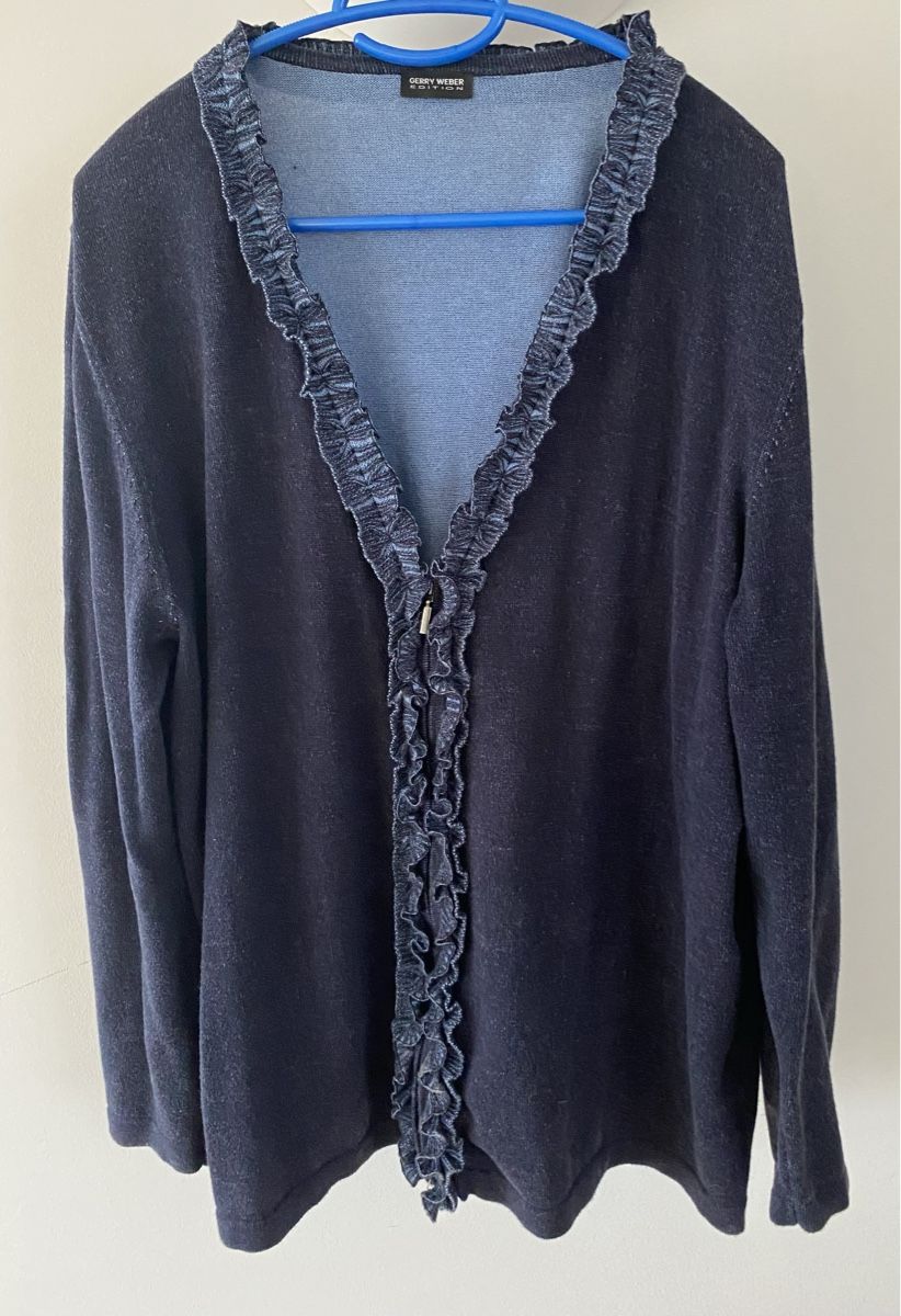 Gerry Weber Giacche: Gerry Weber Strickjacke mit Rüschen, Gr. 46, Baumwolle – Usato da Jona venduto da Flamingoo 1