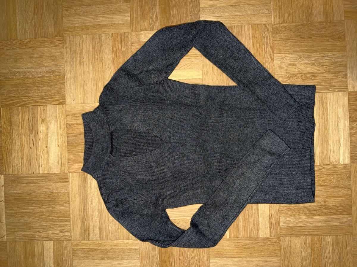 Pulls & Sweat-shirts: Neu Pullover dunkelgrau – Neuf (Voir description) à Biel/Bienne par Peeeep10
