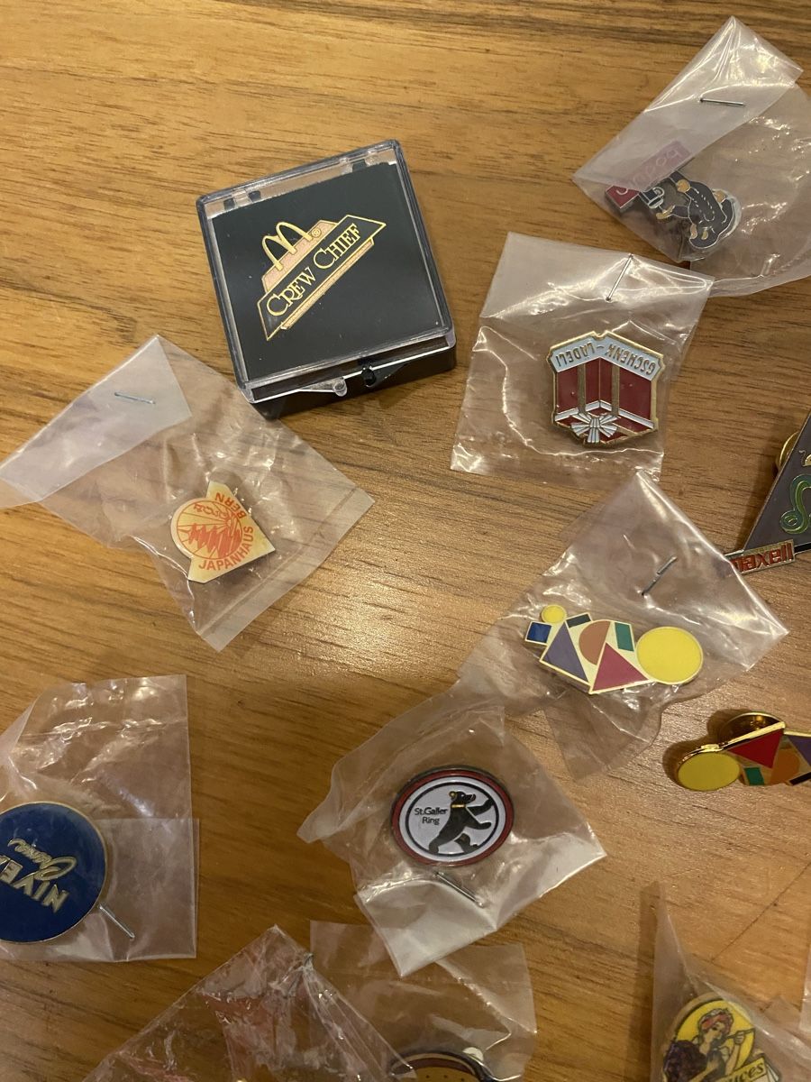 Broches & Aiguilles: Pins Sammlung – Neuf (Voir description) à St.Gallen par Design04 2