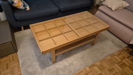 Couchtisch mit Glasplatte und ausziehbaren Dekofächern