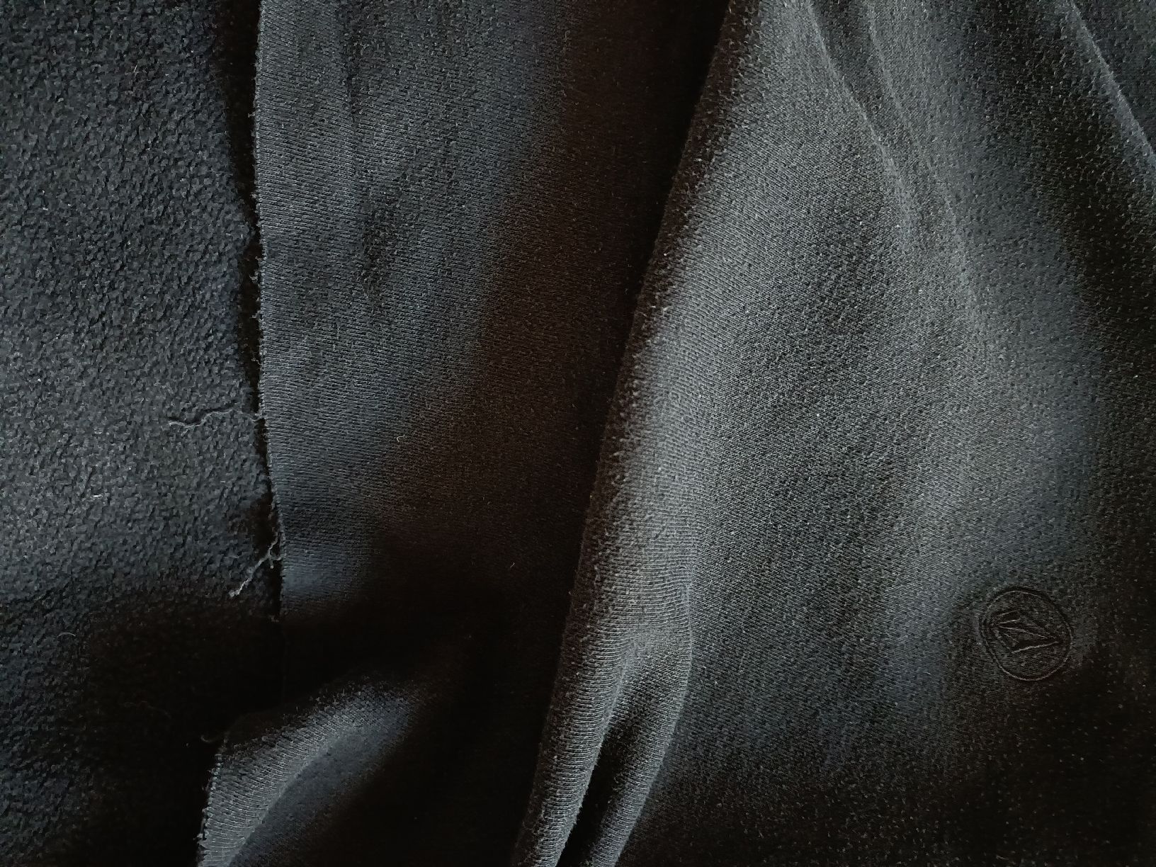 Pullover & Sweatshirts: Volcom Crop Hoodie noir, taille S – Gebraucht aus Vaulruz von O_DDM 4