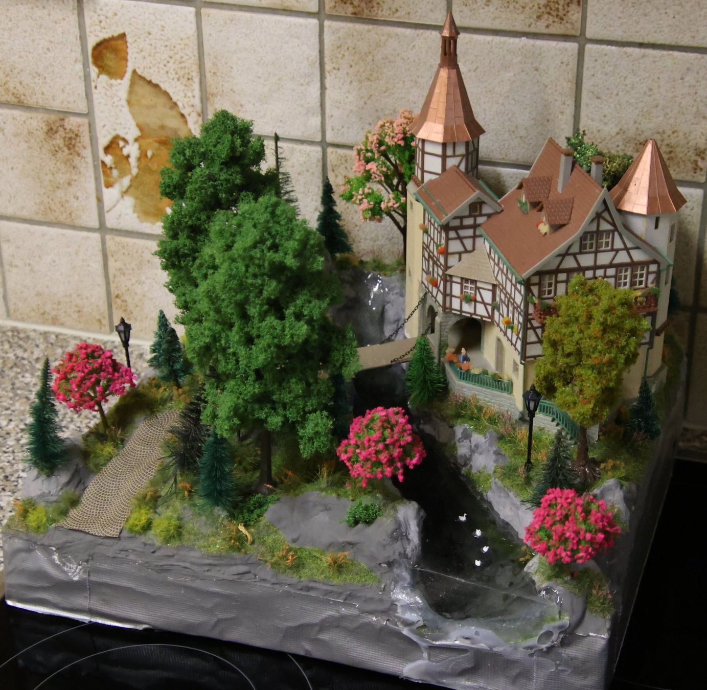 Modellini di ferrovie: Diorama Jagdschloss 1:87 H0 – Usato da Diegten venduto da dolphin04 1