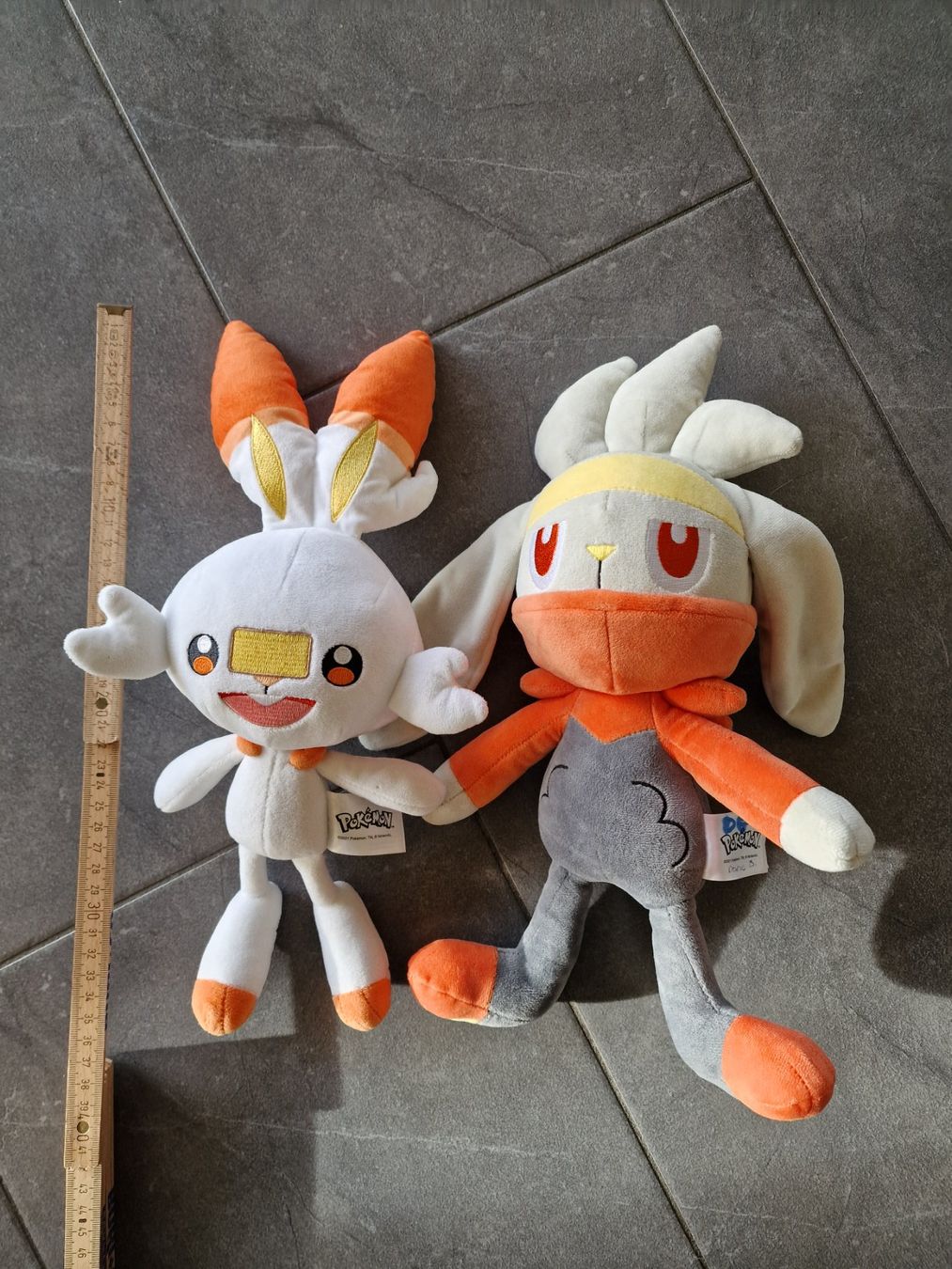 Pokémon Giocattoli: Pokemon Plüschtiere Hopplo + Kickerlo – Usato da Koppigen venduto da Kellerfundsachen