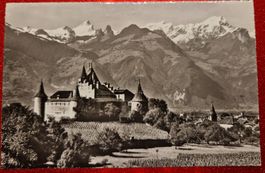Aigle. Le Château et les Alpes Valaisannes