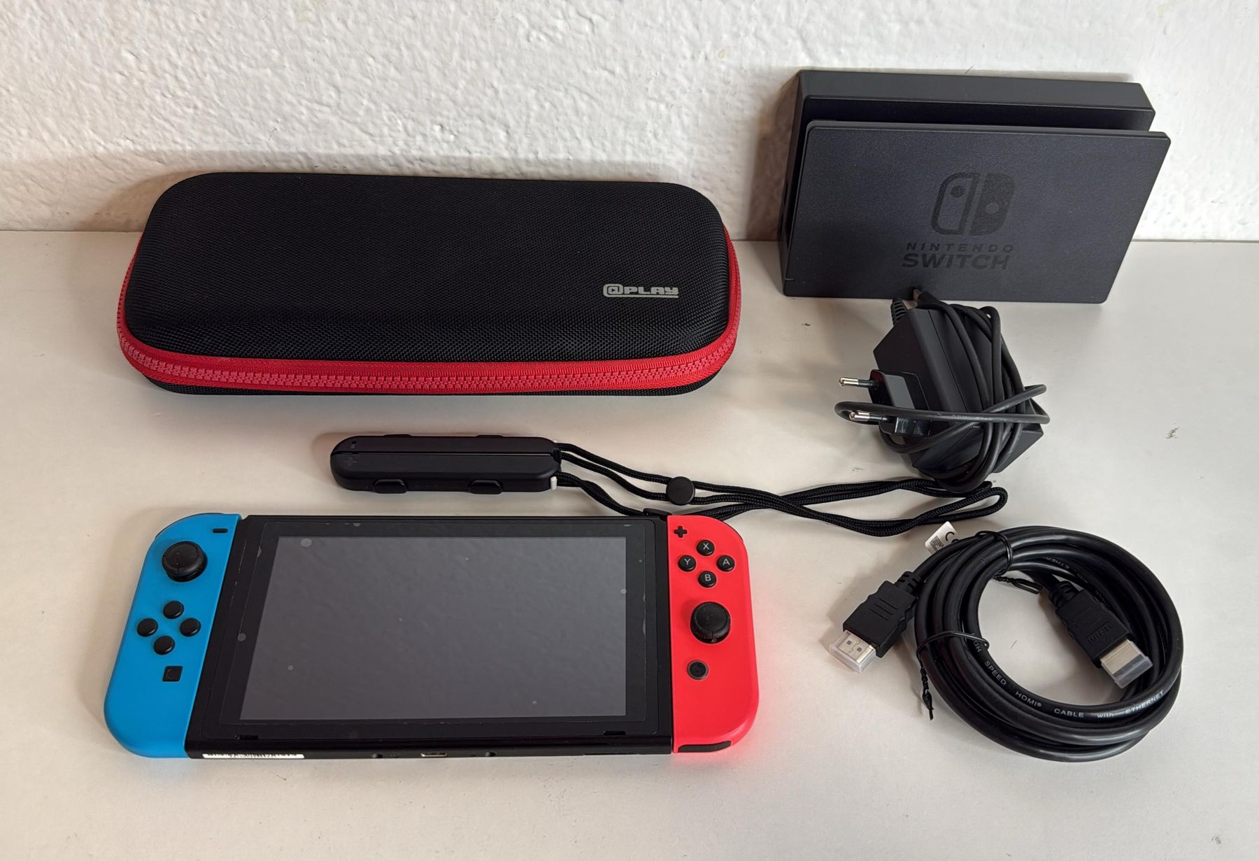 Nintendo Konsolen: Nintendo Switch Konsole mit Zubehör  – Gebraucht aus Ehrendingen von lax21