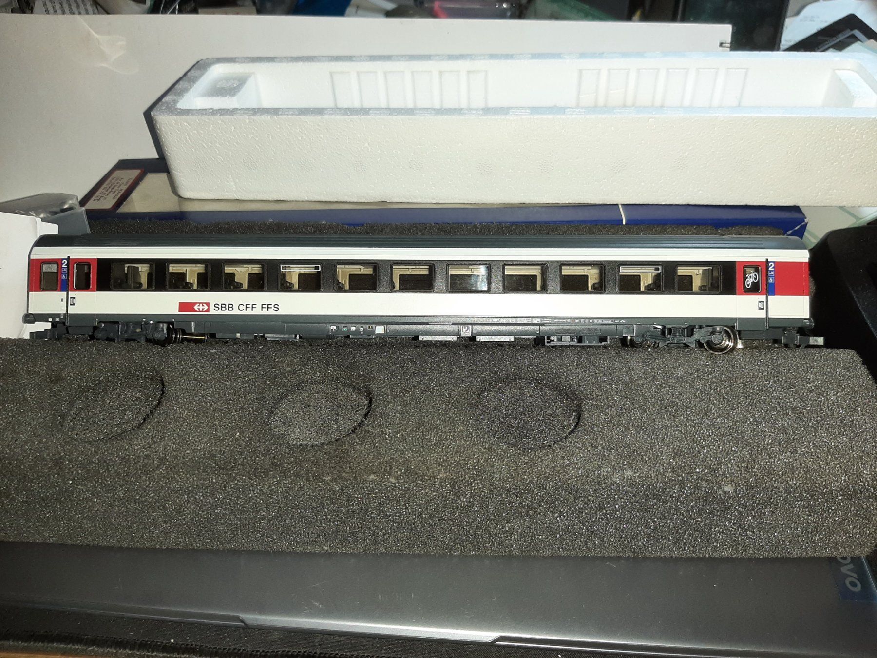 Roco Modellini di ferrovie: ROCO 45328 2CL. EN BOITE – Usato da Avully venduto da RIVALIS