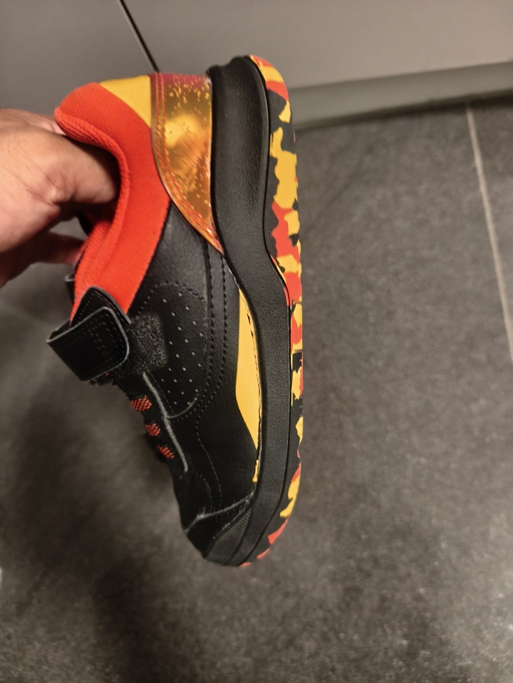 Scarpe per ragazzi: Kinder-Sneaker – Grösse 35 – Usato da Chur venduto da tun_dy8m 1