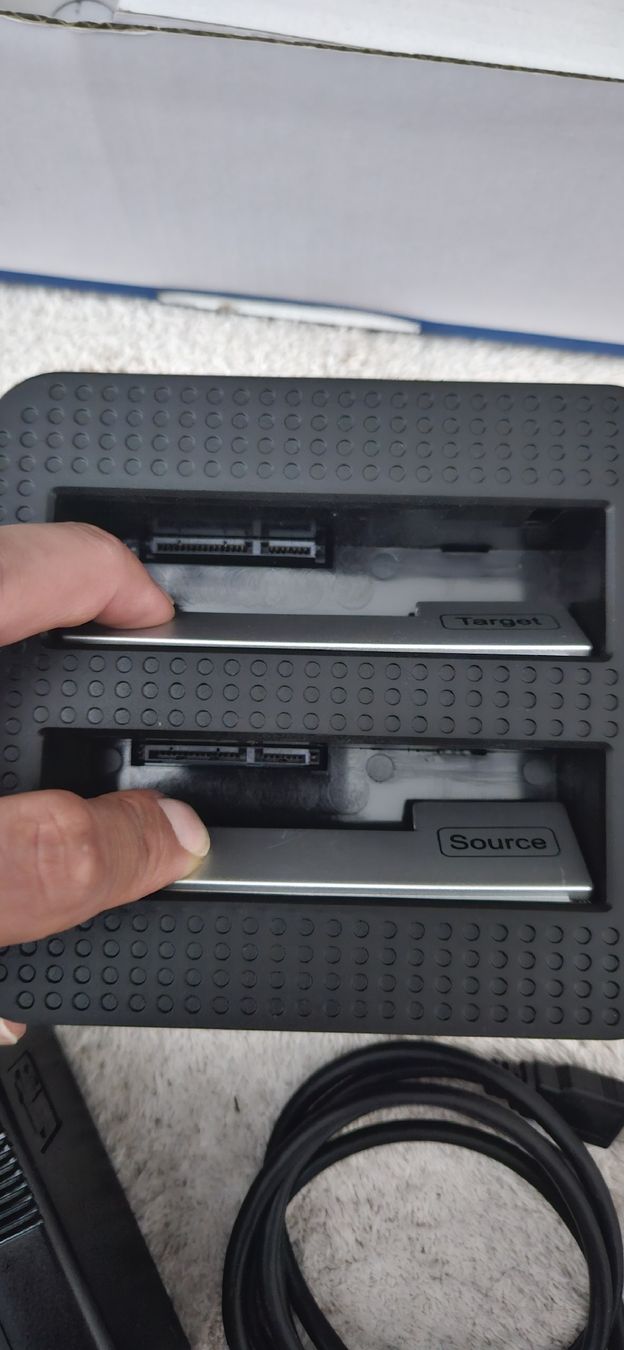 Docking station: BaseTech SATA Dual Hard Disk Cloner – Usato da Schaan venduto da stilo0987 3