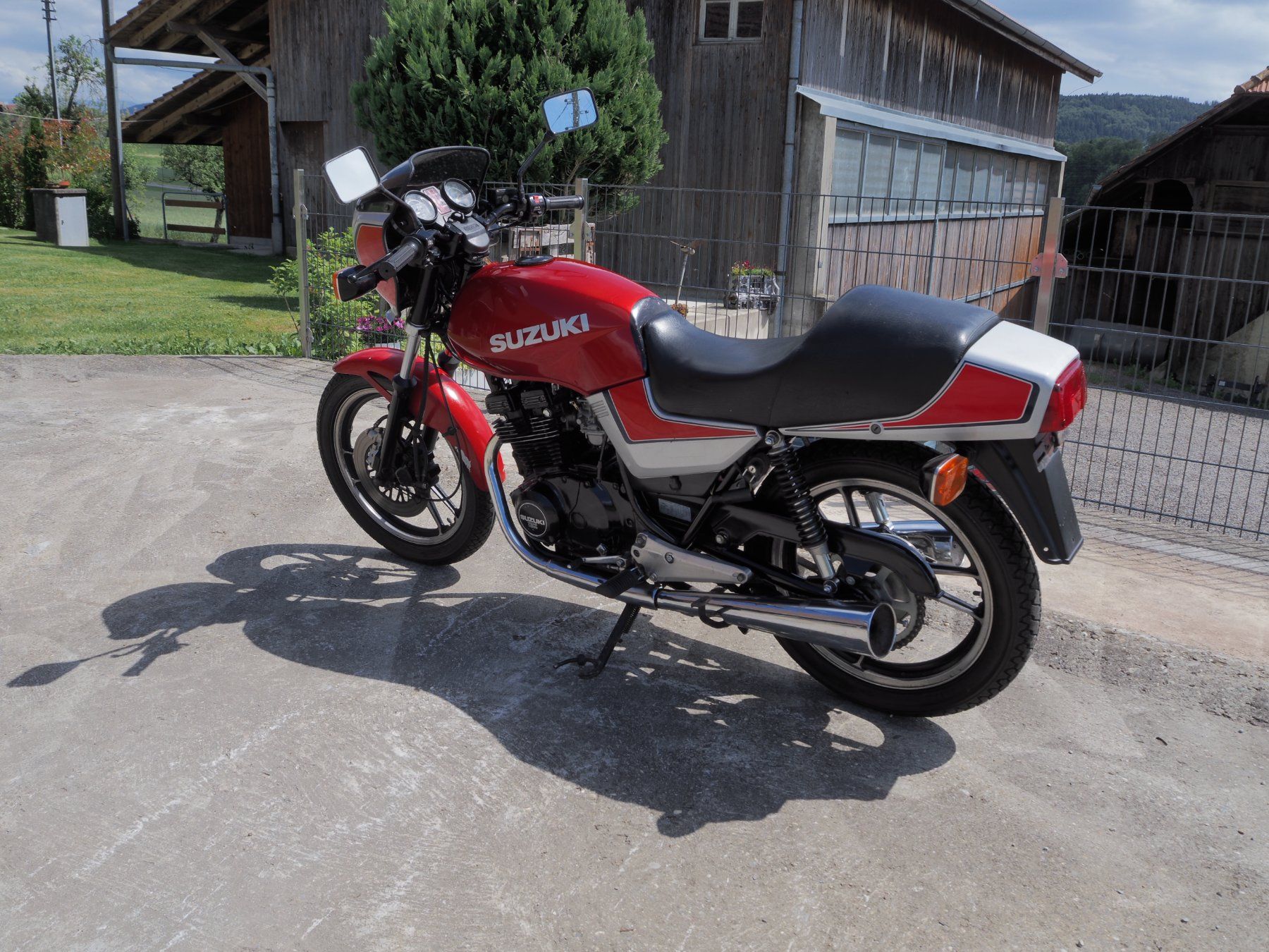 Suzuki Strada: Motorrad Suzuki GSX 250 – Usato da Schlosswil venduto da WueSve 3