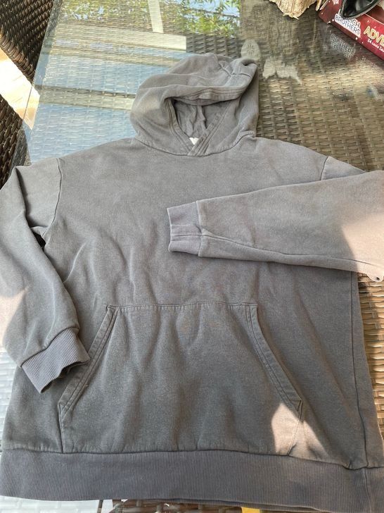 Pullover & Sweatshirts: Junge Hoodie Pullover dunkel Grau 158/164 – Gebraucht aus Bergdietikon von antovale