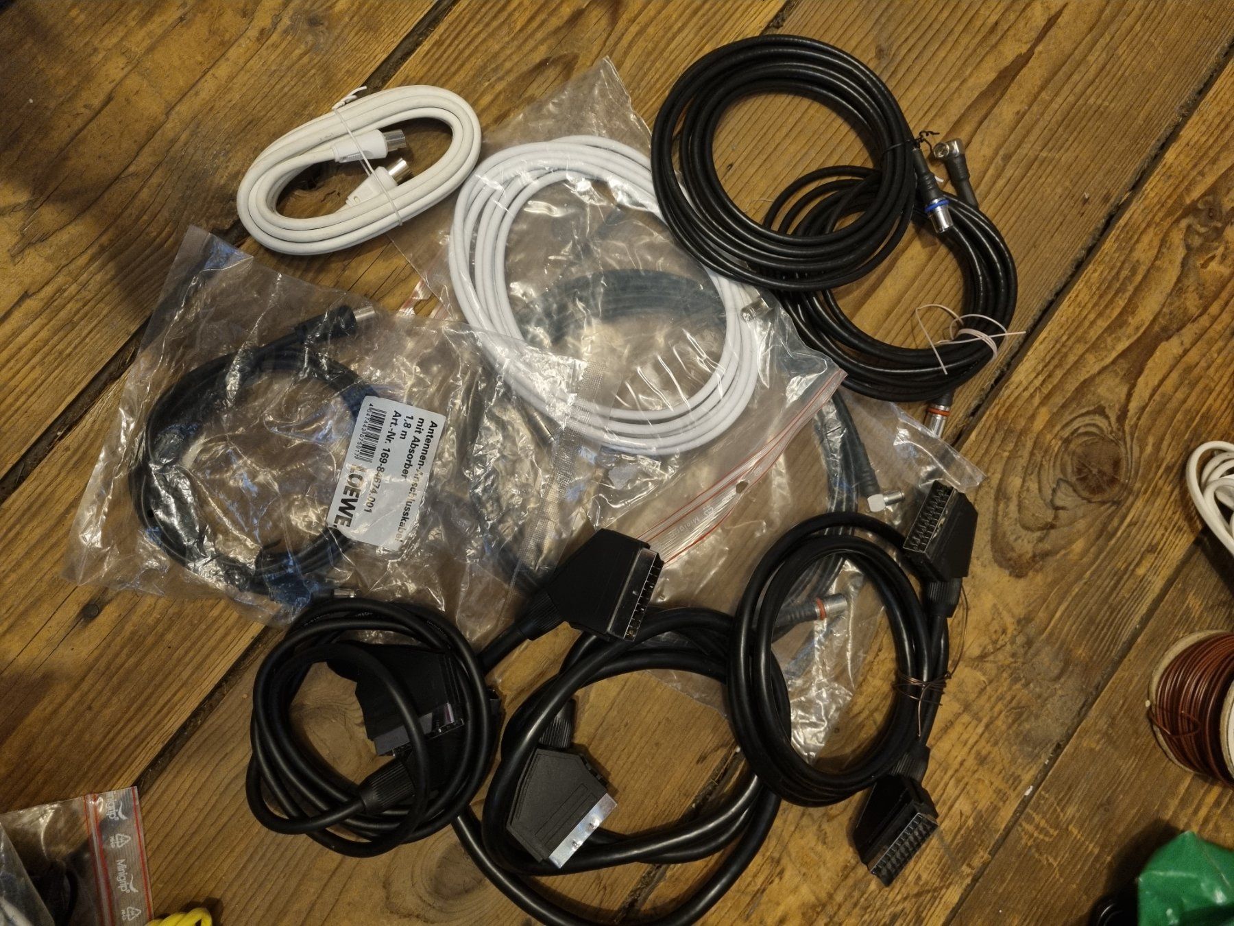 Kabel: 9 Kabel Fernseher Games – Gebraucht aus Zürich von Sarameier