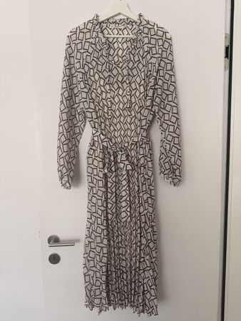 Sommerkleid mit Plissee-Rock Grösse 38 - Top Zustand