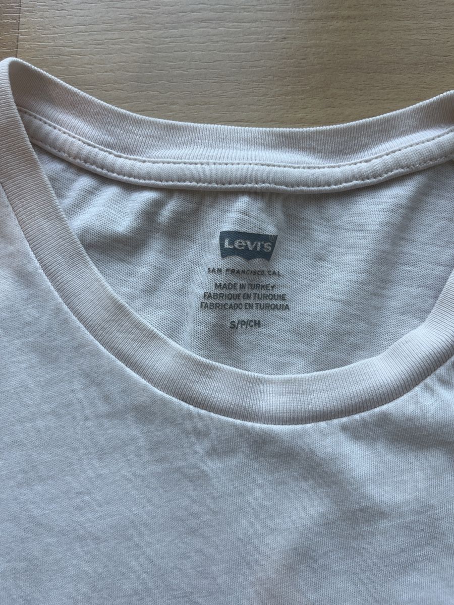 Levi's T-Shirts: T-Shirt Levi's Grösse S – Neu (gemäss Beschreibung) aus Kaltenbach von happysunshineee 1