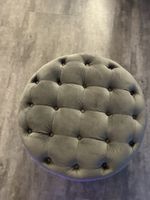 Eleganter Samt-Pouf / Sitzhocker – 60x60 cm