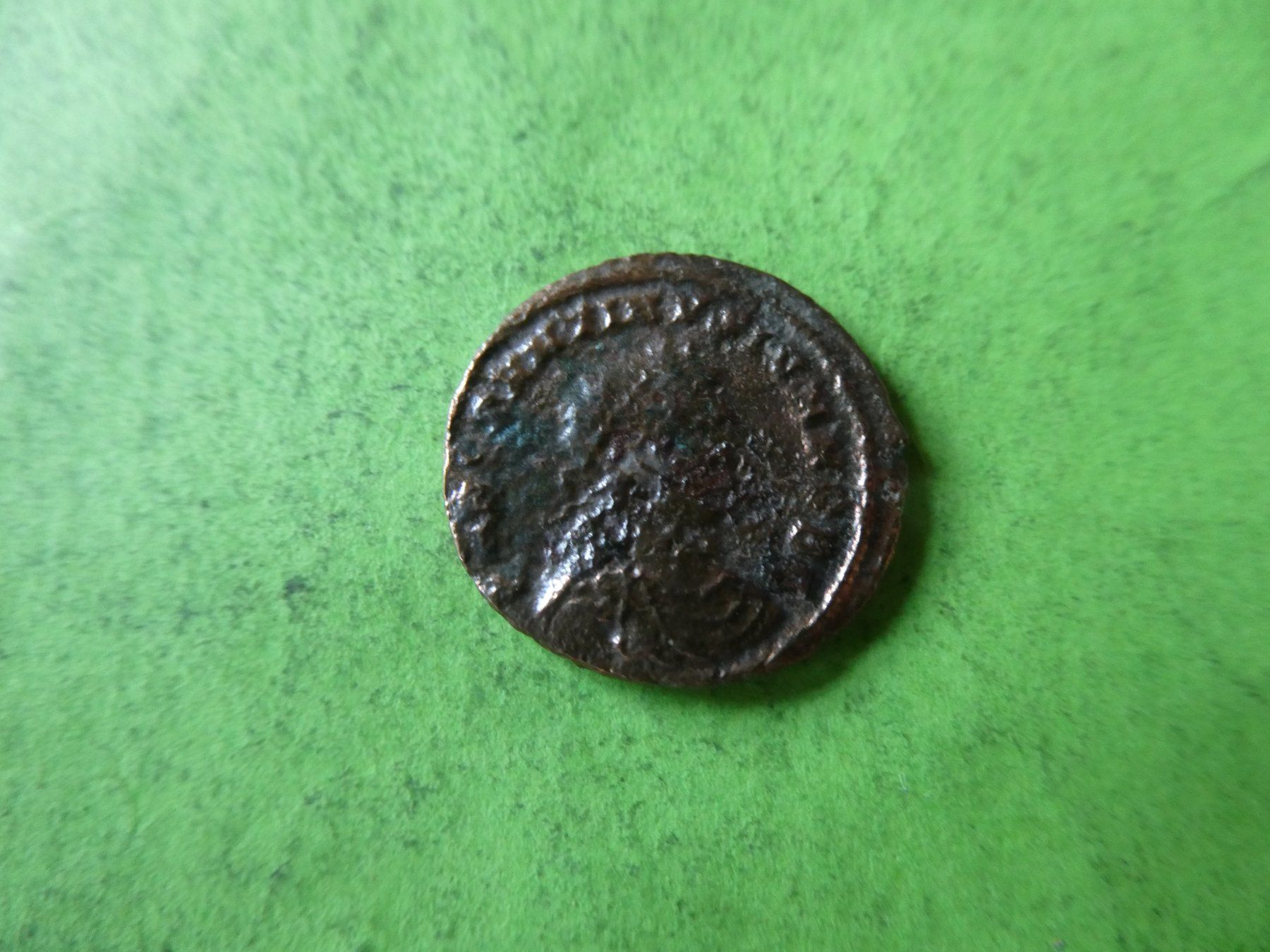 Tutti le monete: uralte Bronzemünze Stadttor  19 mm     2,99 g – Usato da Hinterforst venduto da Rohusri 2