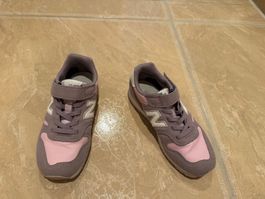 New Balance Sneakers, 32