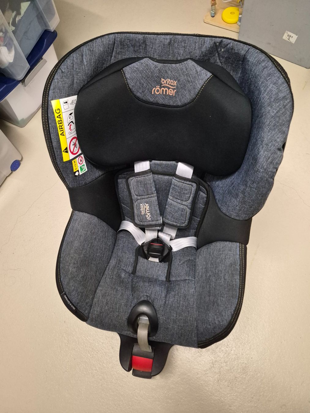 Britax Römer Auto-Kindersitze: Römer Kindersitz Dualfix M i-size Anthrazit – Gebraucht aus Stallikon von pab_g9j6