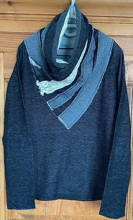 Desigual Maglioni & Felpe: Desigual Pullower schwarz/grau Gr. 38/40 – Usato da Thun venduto da urs_p58q