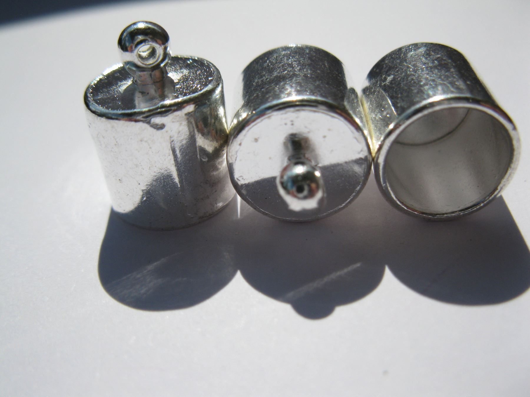Perle (finte): 2 Endkappen, Cord Ends, Endstücke versilbert gross, 12mm – Nuovo e nell'imballaggio originale da St. Margarethen TG venduto da LuanaKa 1