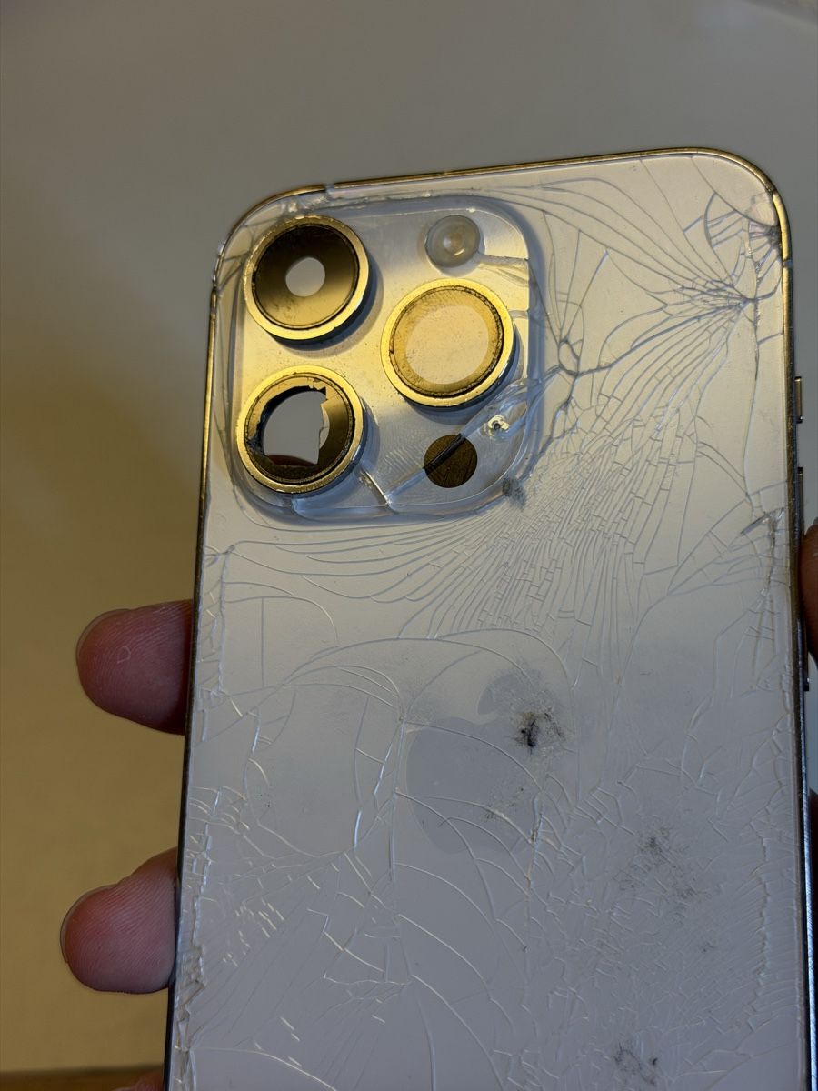 Apple Portables: iPhone 13Pro Gehäuse Weiss – Défectueux à Chur par beverlyone 1