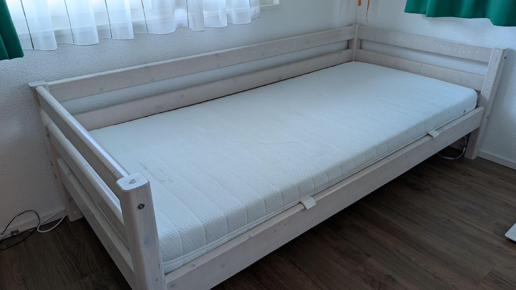 Flexa Betten: Flexa Classic Kinderbett mit Rausfallschutz und Matratze – Gebraucht aus Tobel von juwi26 1