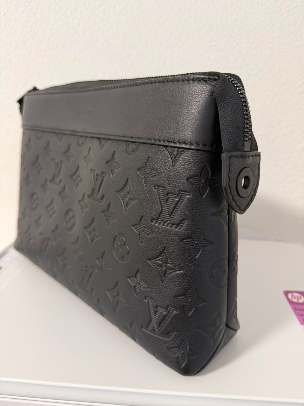 Louis Vuitton Taschen: Louis Vuitton Pochette Voyage Souple - Monogram Shadow – Gebraucht aus Niederglatt ZH von ado_ffd7 1