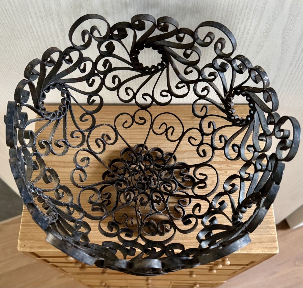 Sonstiges für Haushalt & Wohnen: Älterer Metallkorb Eisen 27 cm Durchmesser – Gebraucht aus Rothrist von Luckywinner 2