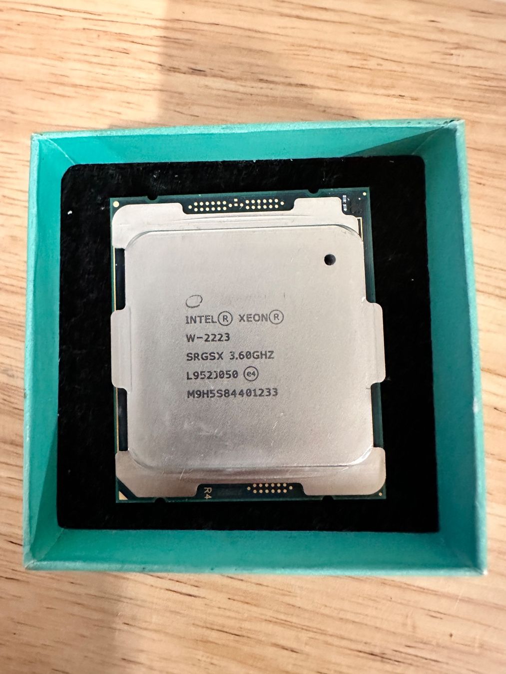Intel PCs: Intel Xeon W2223 SRGSX 3.60 GHz CPU – Gebraucht aus Luven von Eletto