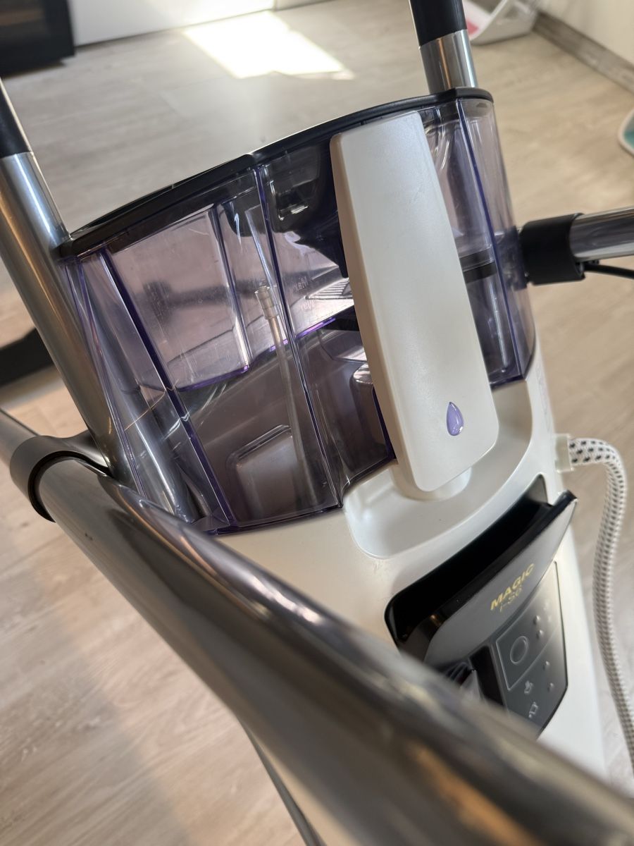 Laurastar Bügeleisen: LAURASTAR MAGIC i-S6 system 40-60 chars – Gebraucht aus Lausanne von Doudoutze 4