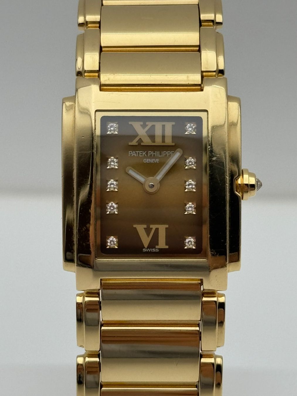 Patek Philippe Montres: Patek Philippe Twenty 4 Yellow Gold 4907/1J 010 – D'occasion à Lausanne par Waltana