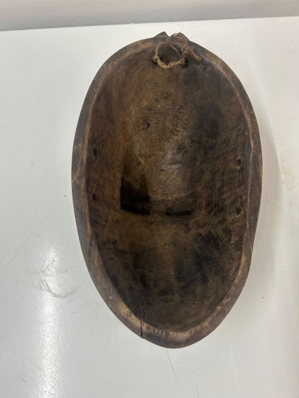 Internationale Kunst: antike traditionelle afrikanische Holz-Maske Alter unbekannt – Gebraucht aus Zürich von Levelart 5