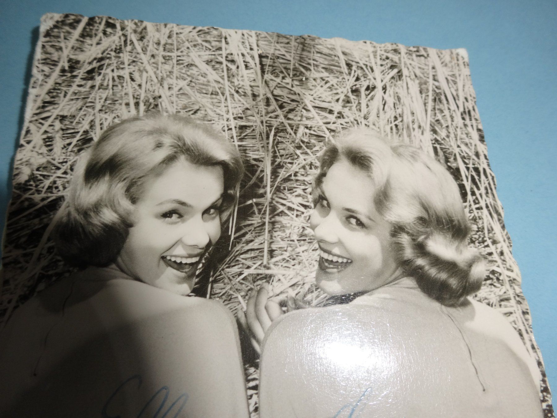 Autografi: Autogrammkarte Alice und Ellen Kessler – Usato da Neerach venduto da jenny062 2
