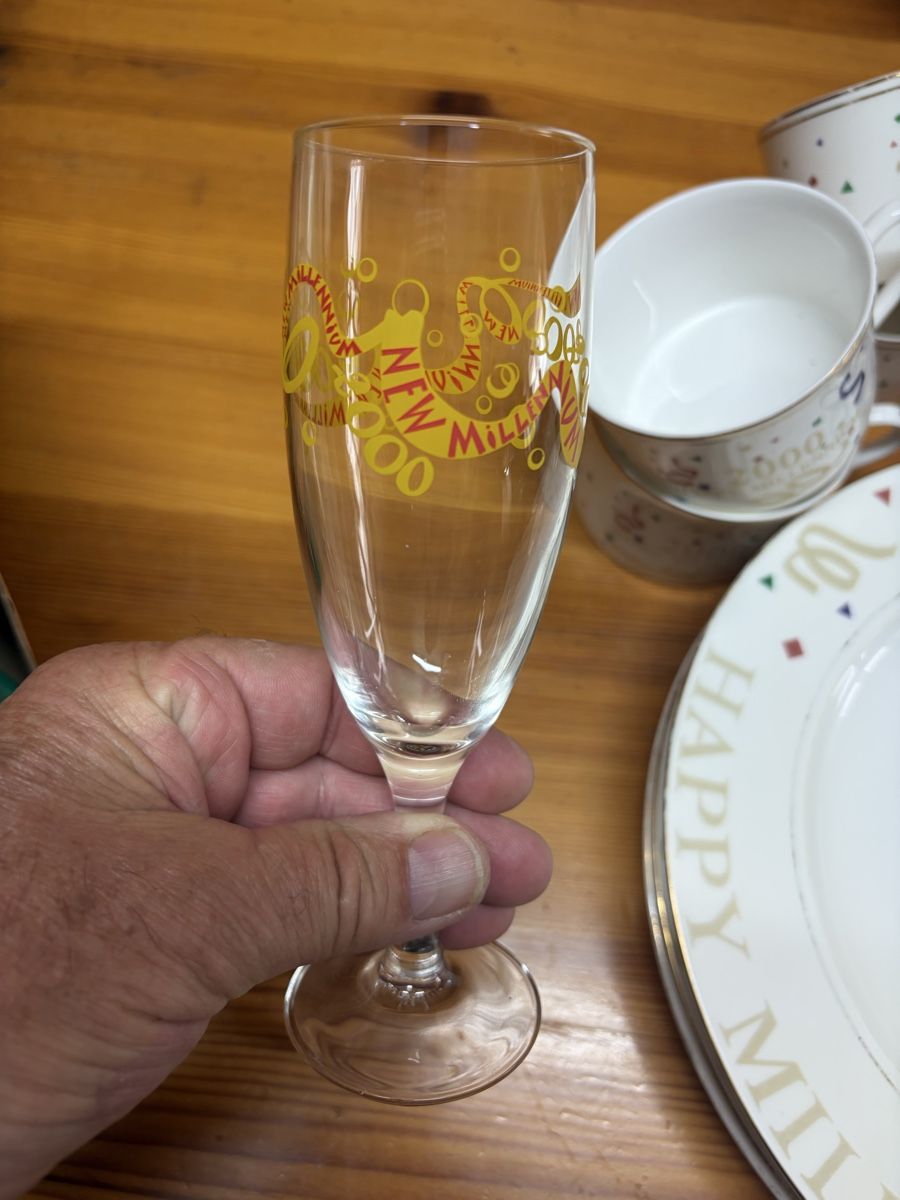Set di piatti: Vaisselle et verres Millenium 2000 – Usato da Orsonnens venduto da cdms57 3