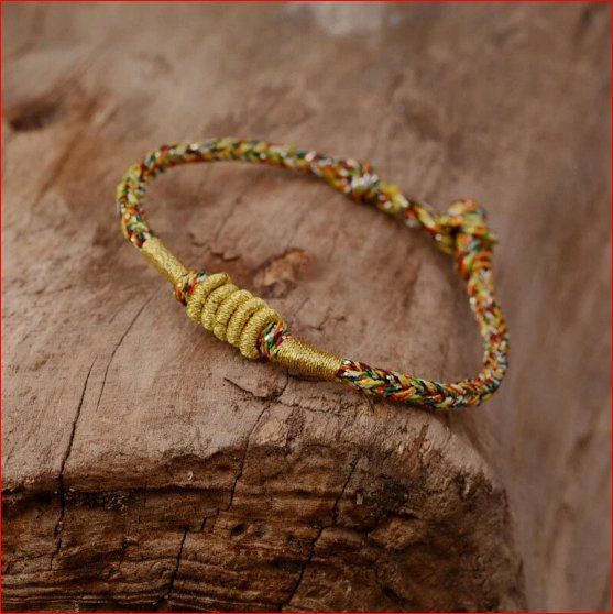 Armbänder & -reifen: Armband in Handarbeit mit chinesischem Knoten – Neu und originalverpackt aus Burgdorf von XJ6 1