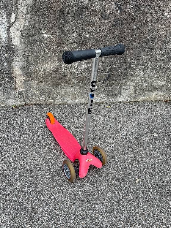 Micro Kickboard: Monopattino – Usato da Lugano venduto da bra_syz9