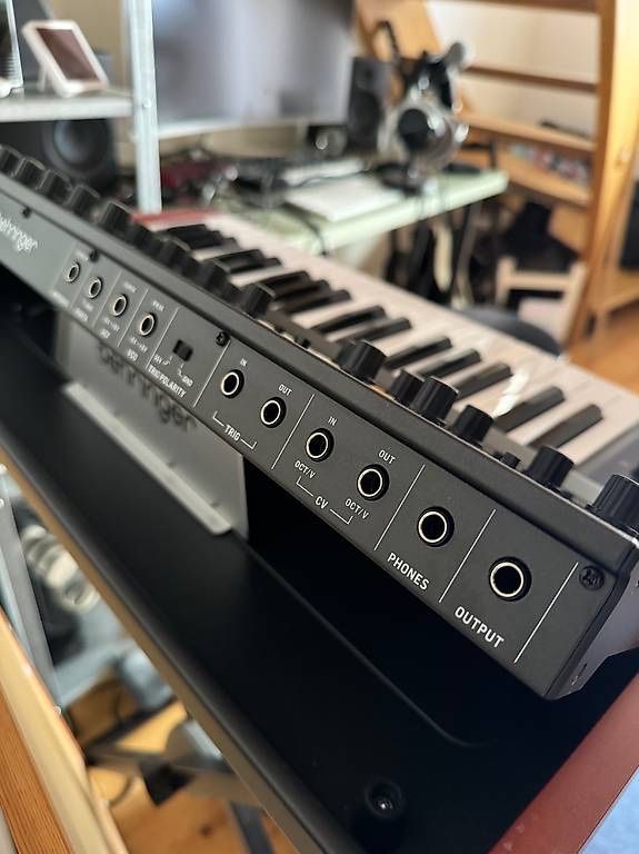 Behringer Strumenti musicali: Synthe berhringer Monopoly – Nuovo e nell'imballaggio originale da Lausanne venduto da vik_8cdj 3