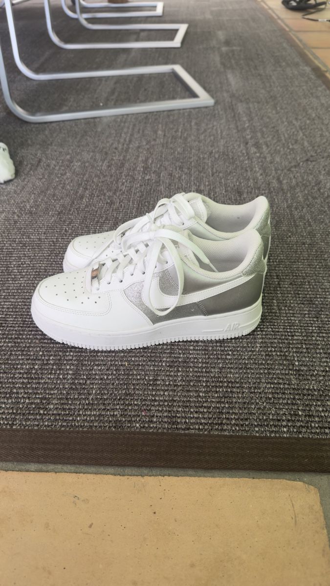 Damenschuhe: Nike Air Force – Neu (gemäss Beschreibung) aus Oberrohrdorf von rsc_f9z7