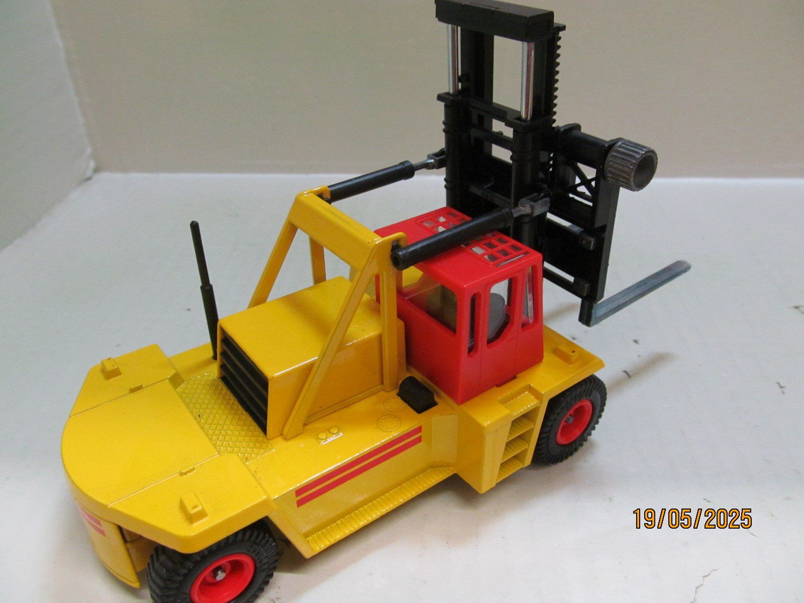 Siku Modellbausätze & Standmodelle: SIKU INDUSTRIE-CONTAINER STAPLER – Gebraucht aus Grueningen von malamut56 1