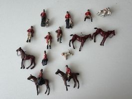 Uralte, englische Jagdreiter Figuren, Hunde, Höhe ca. 3 cm