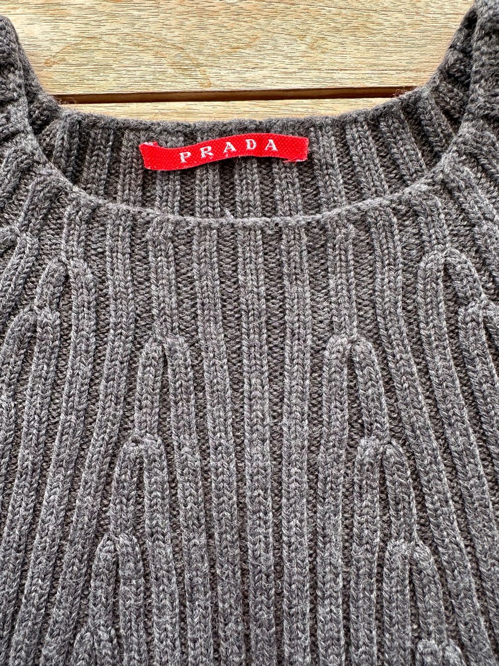 Prada Pulls & Sweat-shirts: PRADA Wollpullover, grau, gerippt, 36 – D'occasion à Herrliberg par henri012