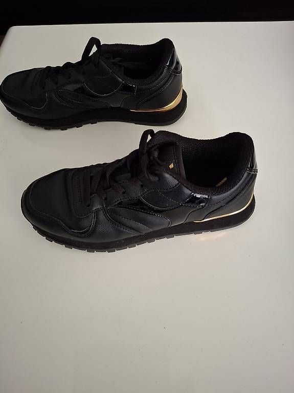 Scarpe da donna:  schwarz / gold Turnschuhe Nr.38 – Usato da Effretikon venduto da CorneliaM03 1