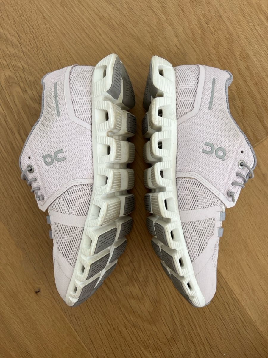 On Chaussures femmes: On Cloud Laufschuhe Damen Grösse 39 – D'occasion à Immensee par LizzaSch03 2