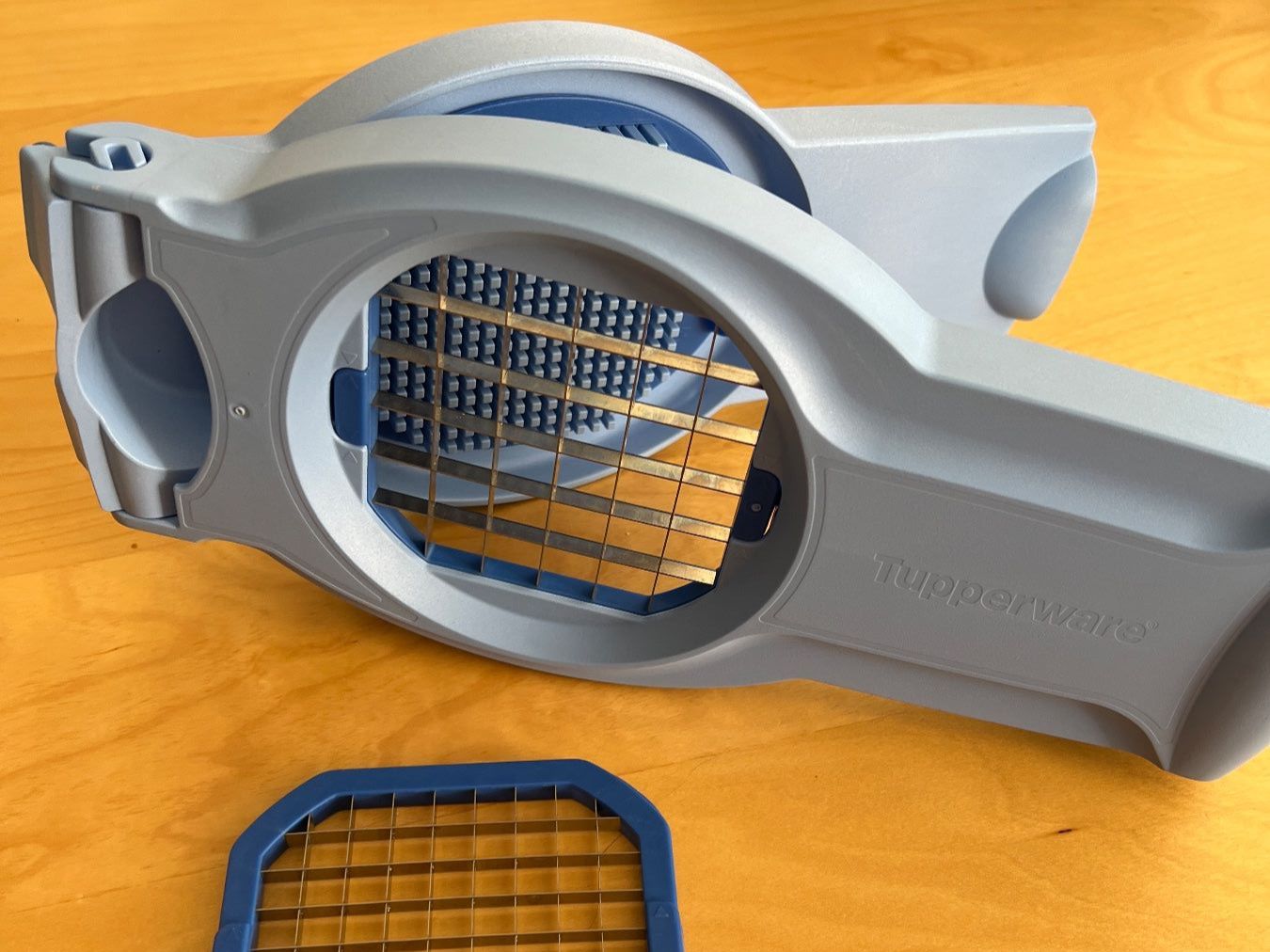 Tupperware Küchengeräte: Roi des dés avec lames Tupperware – Gebraucht aus Bernex von isa_c5fr 1