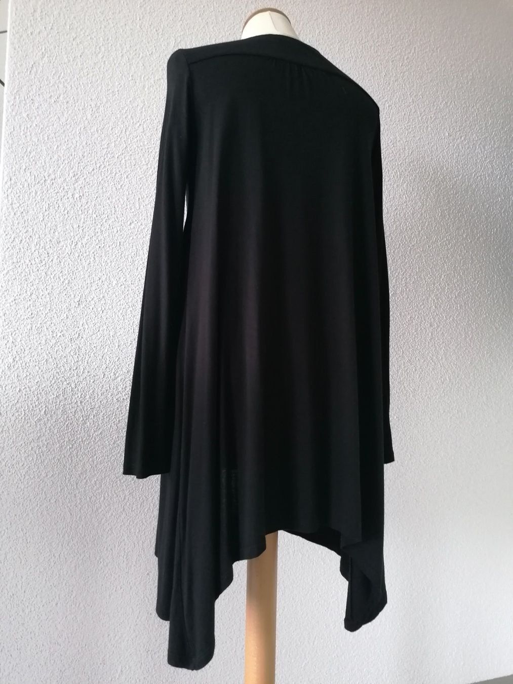 Giacche: Leichter, schwarzer Cardigan, Hängerchen, Gr. 34 – Nuovo (secondo la descrizione) da Emmen venduto da Tigerlady 2