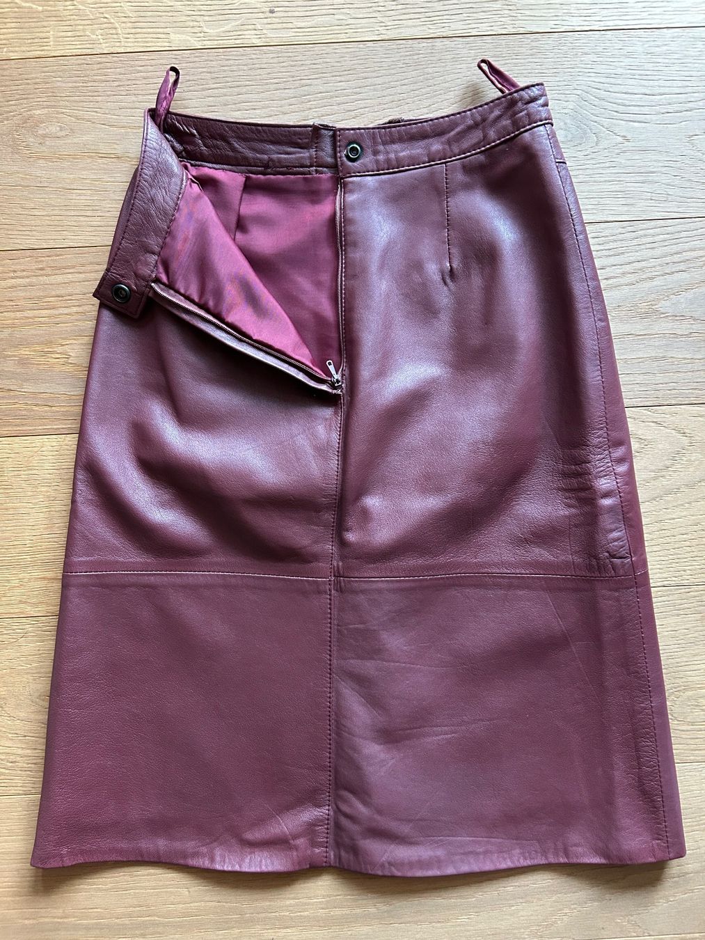 Gonne: Vintage Jupe Echtleder bordeaux – Usato da Niederrohrdorf venduto da Mirjam3056 3