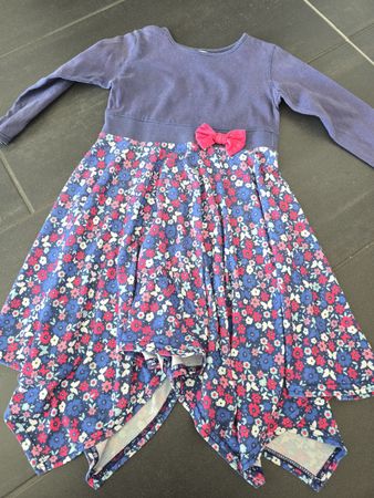 M&Co Langarmkleid Gr. 104, Blumenmuster