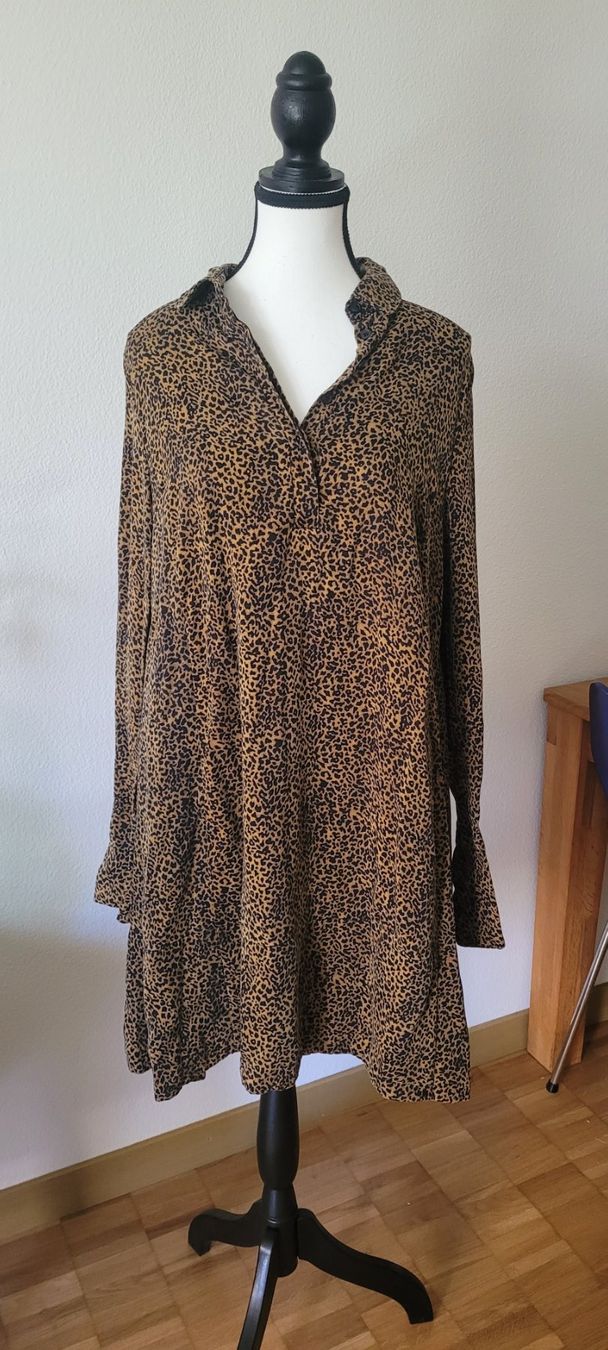 Robes: Herbstliches Leopardenkleid – D'occasion à Olten par ali_p5tn