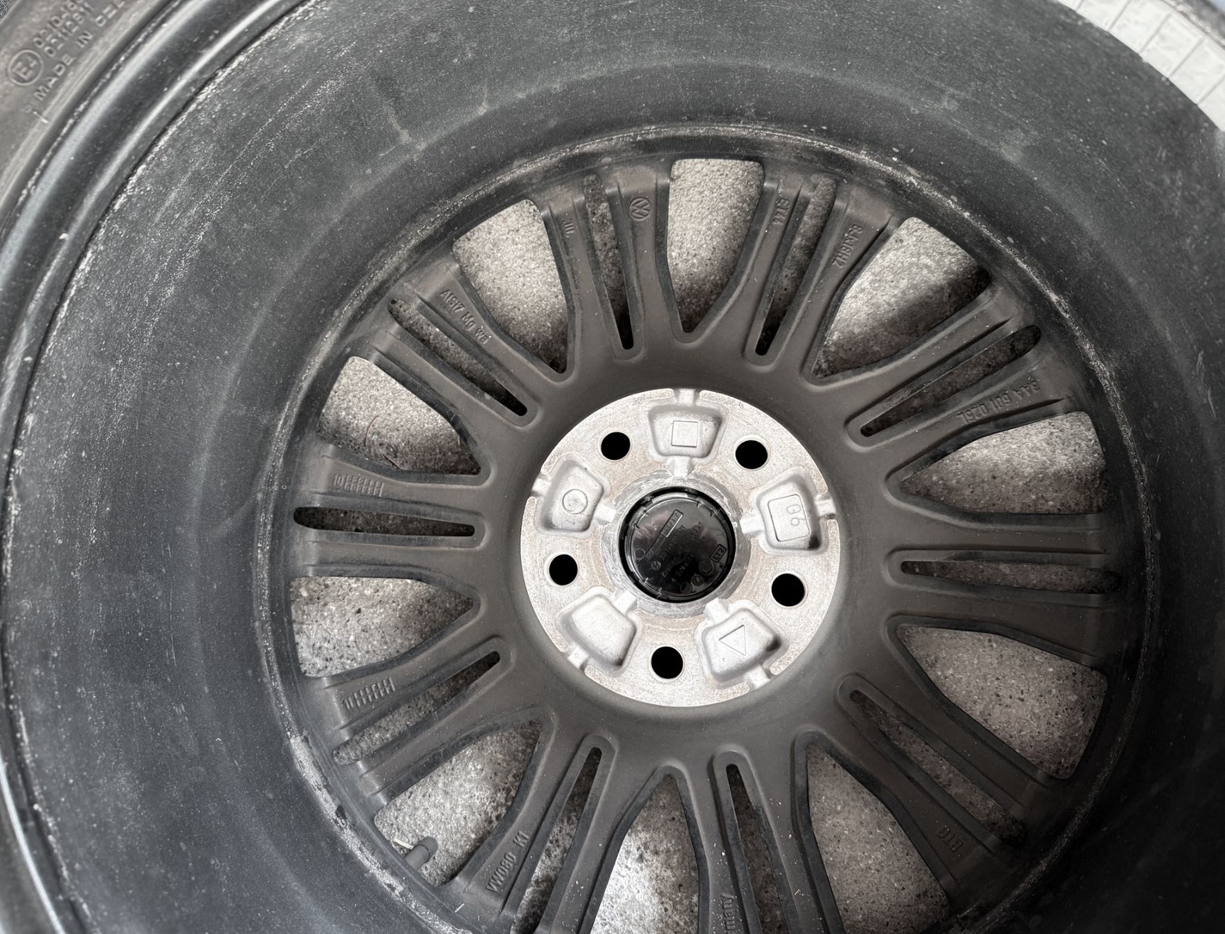 Volkswagen Pneus & Kompletträder: 4 Original VW 18" Alufelgen mit Sommerreifen – Top Zustand – Gebraucht aus Urdorf von sam.v.furrer 5